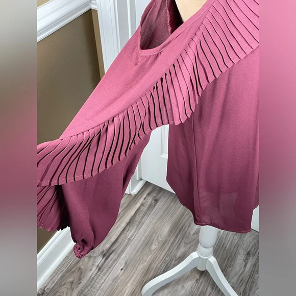 Entro Burgundy Cold Shoulder Top - Picture 8 of 10